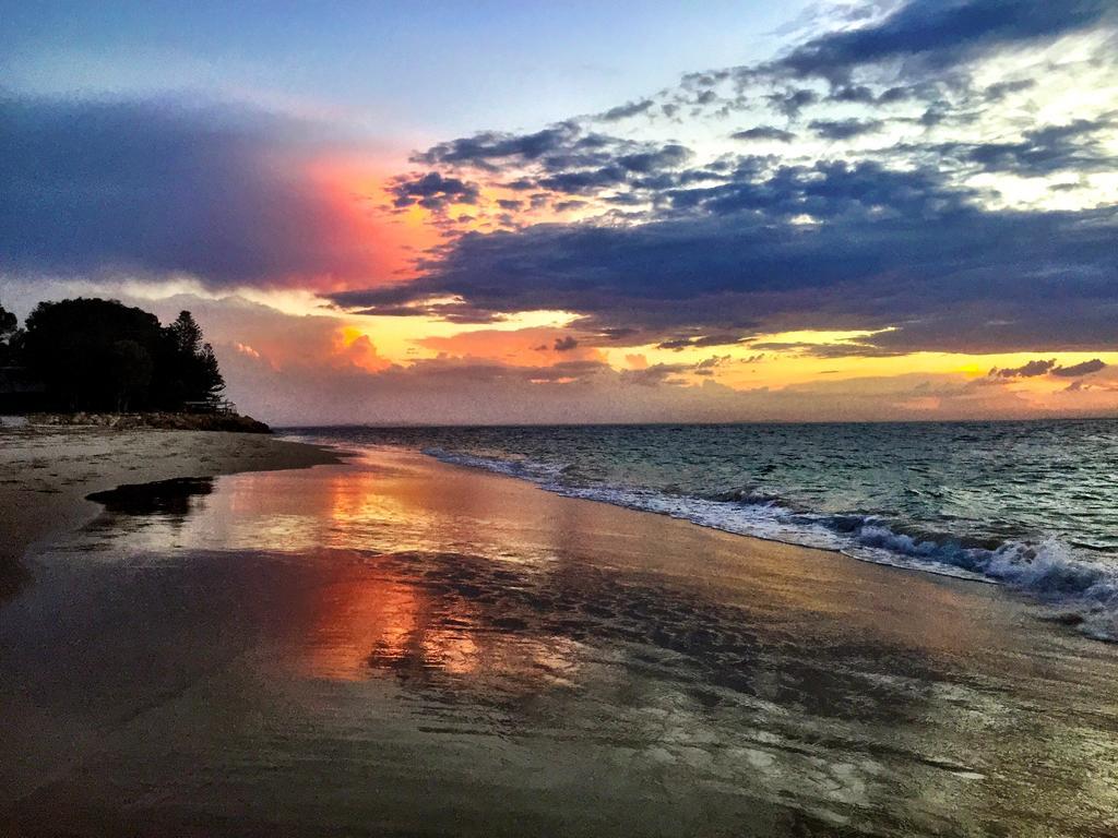 Stradbroke Island Beach Hotel พอยต์ลุคเอาท์ ภายนอก รูปภาพ